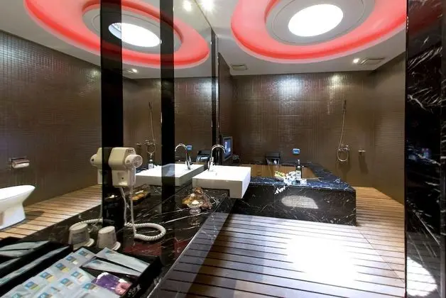 Design Tek Büyük Yataklı Oda, 1 Yatak Odası