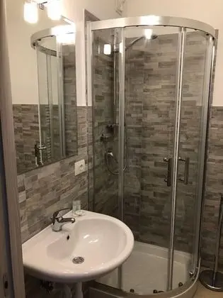 Dört Kişilik Oda, Sigara İçilmez