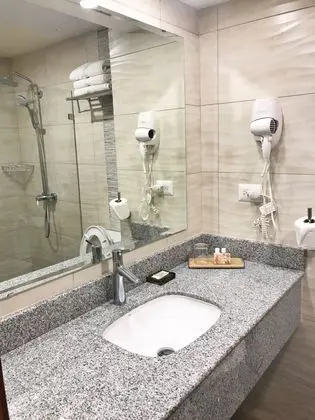 Superior Tek Büyük Yataklı Oda, 2 Büyük (Queen) Boy Yatak, Şehir Manzaralı, Denize Bakan