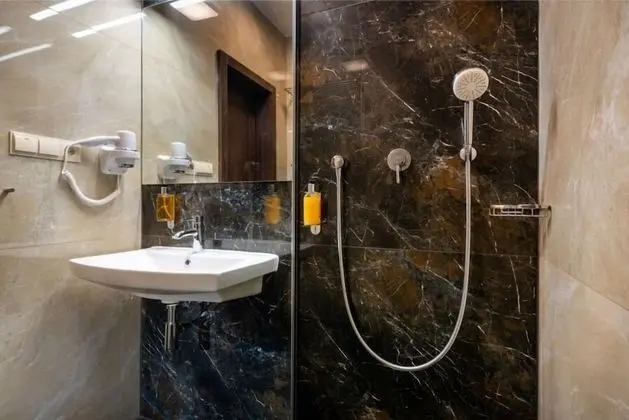 Premium Tek Büyük Yataklı Oda