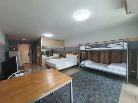 Bunk Bed Family Studio: Queen Bed + Bunk Bed