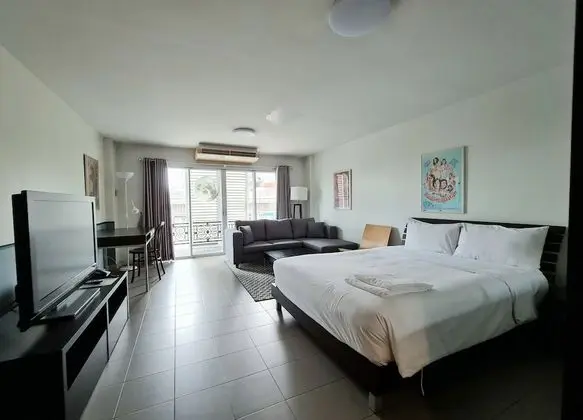 City Balcony Studio Apartment: Queen Bed + Sofa Bed + Working Desk