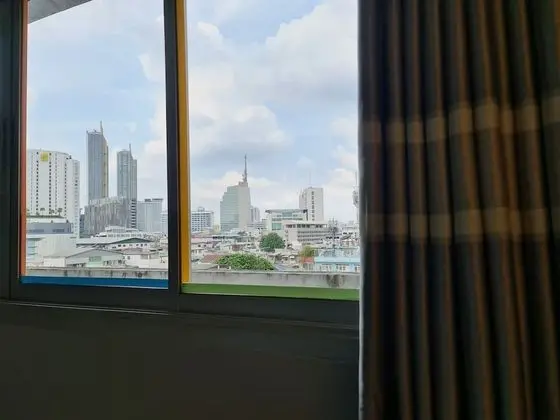 Icon Siam View Studio Apartment: Queen Bed + Sofa Bed + Working Desk + Non-smoking