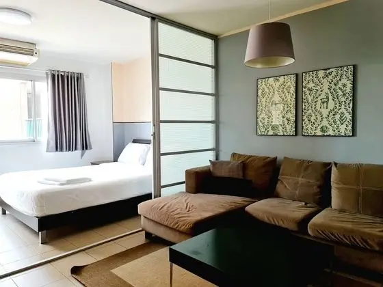 Icon Siam View Studio Apartment: Queen Bed + Sofa Bed + Working Desk + Non-smoking