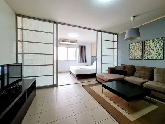 Icon Siam View Studio Apartment: Queen Bed + Sofa Bed + Working Desk + Non-smoking