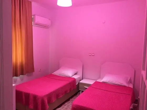 Suite-Iki Yatak Odalı, Havuz Manzaralı, Balkonlu