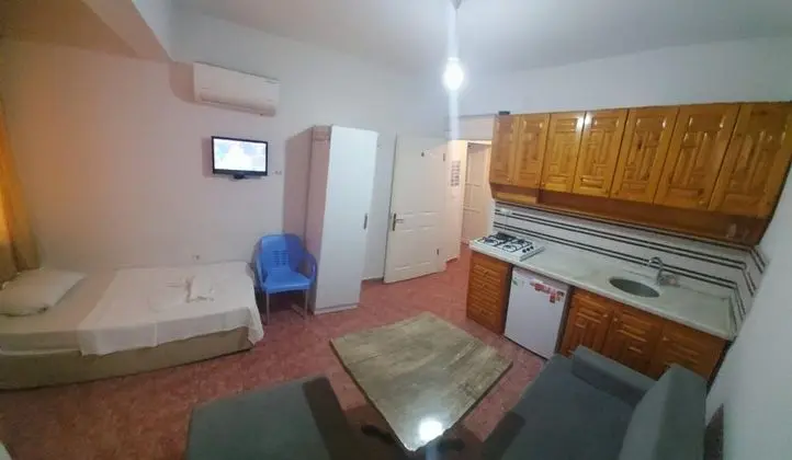 Suite-Iki Yatak Odalı, Havuz Manzaralı, Balkonlu