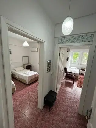 Suite-Iki Yatak Odalı, Havuz Manzaralı, Balkonlu