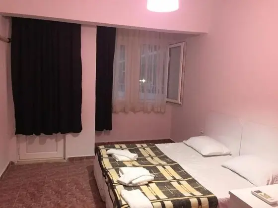 Suite-Iki Yatak Odalı, Havuz Manzaralı, Balkonlu