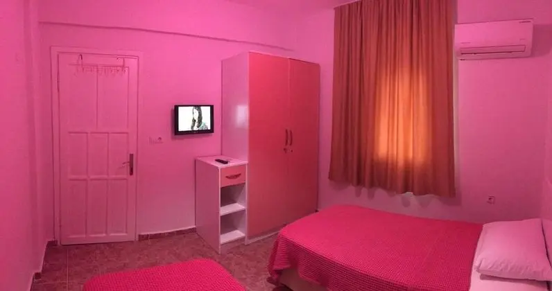 Suite-Iki Yatak Odalı, Havuz Manzaralı, Balkonlu