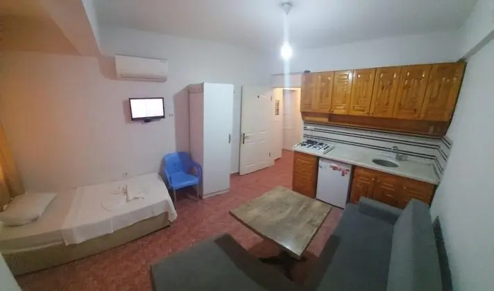Suite-Iki Yatak Odalı, Havuz Manzaralı, Balkonlu
