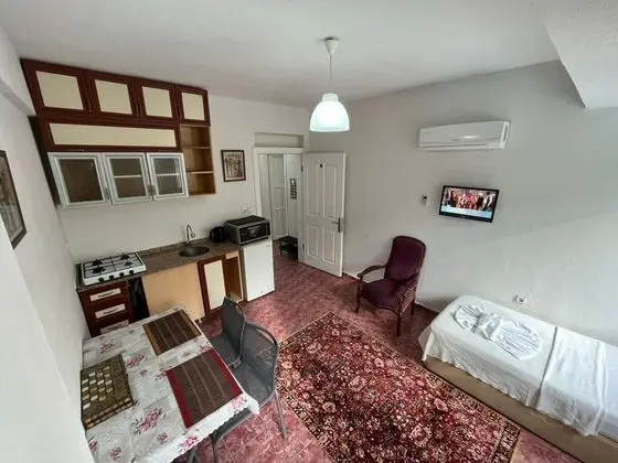 Suite-Iki Yatak Odalı, Havuz Manzaralı, Balkonlu