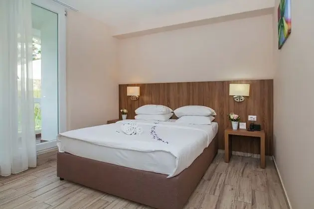 Superior Tek Büyük Yataklı Oda, 1 Çift Kişilik Yatak ve Çekyat, Balkon, Dağ Manzaralı