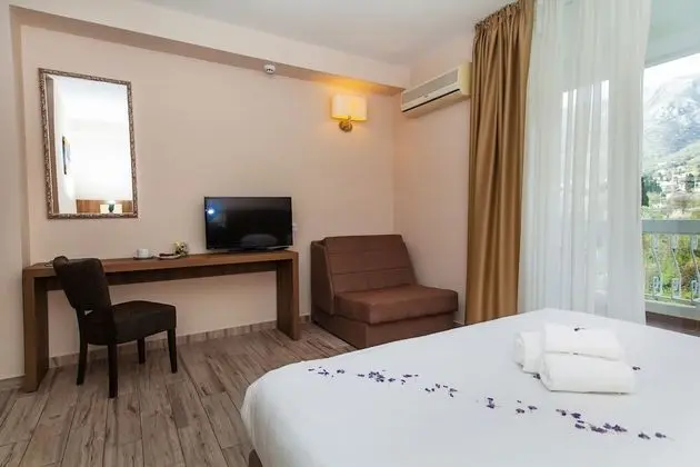 Superior Tek Büyük Yataklı Oda, 1 Çift Kişilik Yatak ve Çekyat, Balkon, Dağ Manzaralı