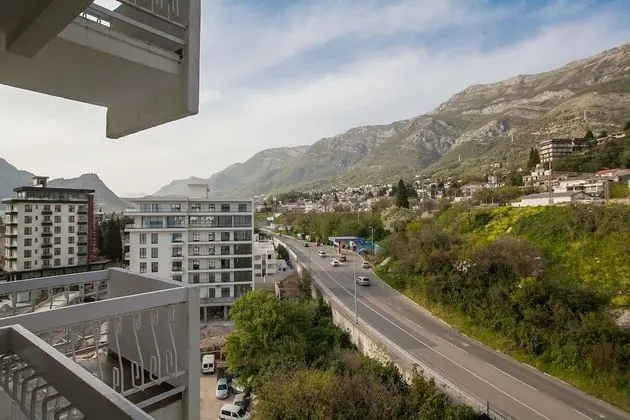 Superior Tek Büyük Yataklı Oda, 1 Çift Kişilik Yatak ve Çekyat, Balkon, Dağ Manzaralı