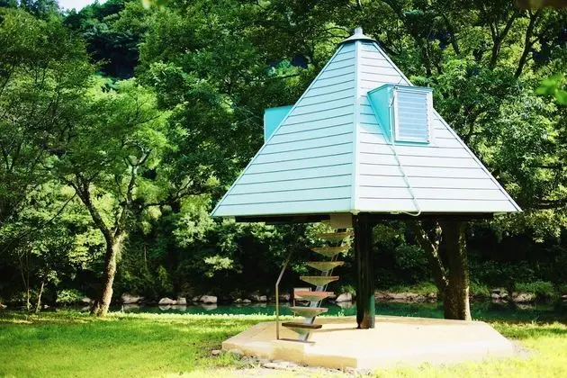 İki Ayrı Yataklı Oda (Tree shaped house)