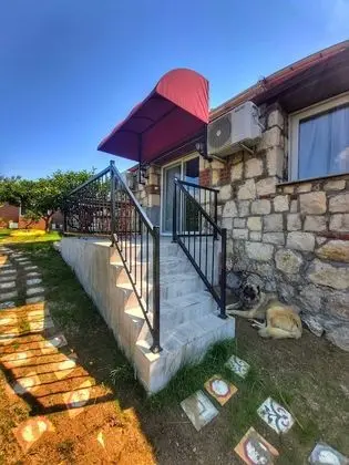Apart Mandalin Garden View