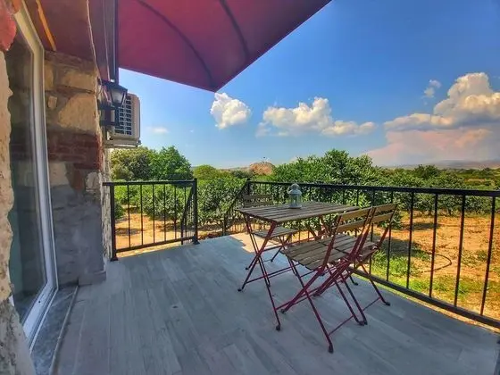 Apart Mandalin Garden View