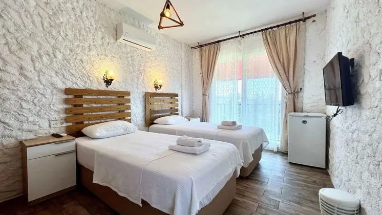 French Balcony (Twin Bed)