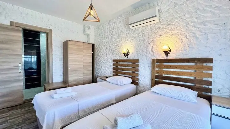 French Balcony (Twin Bed)