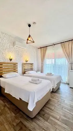 French Balcony (Twin Bed)