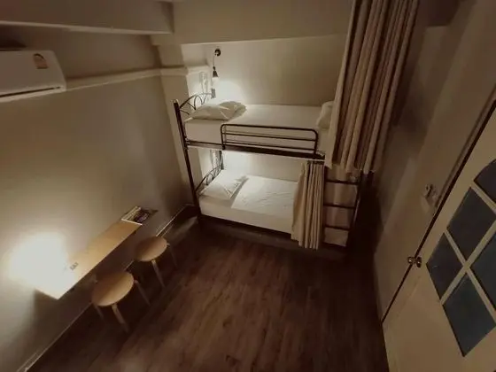 Dört Kişilik Oda, Sigara İçilmez, Ortak Banyo