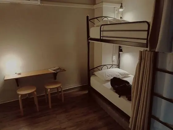 Dört Kişilik Oda, Sigara İçilmez, Ortak Banyo