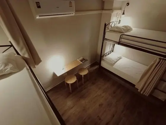 Dört Kişilik Oda, Sigara İçilmez, Ortak Banyo