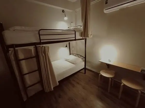 Dört Kişilik Oda, Sigara İçilmez, Ortak Banyo