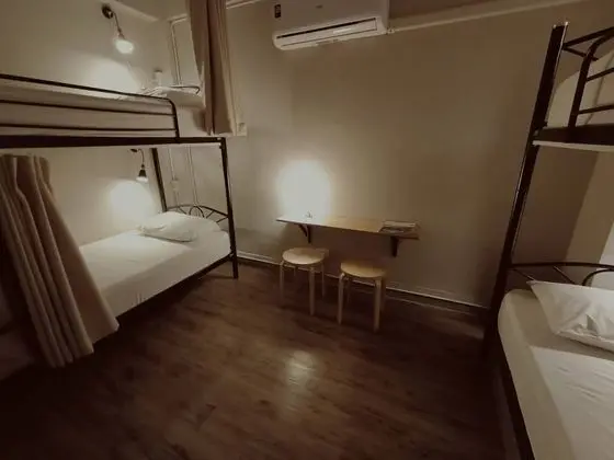 Dört Kişilik Oda, Sigara İçilmez, Ortak Banyo