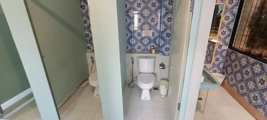 Dört Kişilik Oda, Sigara İçilmez, Ortak Banyo