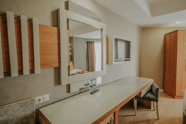 Junior Tek Büyük veya İki Ayrı Yataklı Oda