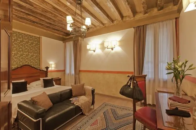 Superior Tek Büyük veya İki Ayrı Yataklı Oda