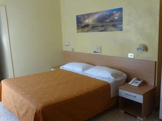 Büyük Yataklı Tek Kişilik Oda