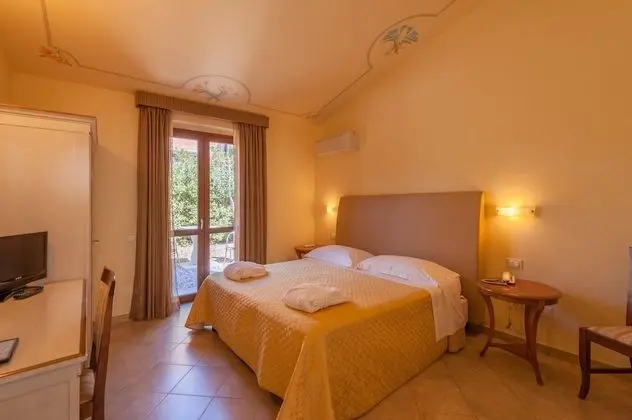 Classic Tek Büyük veya İki Ayrı Yataklı Oda