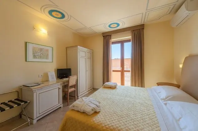 Classic Tek Büyük veya İki Ayrı Yataklı Oda