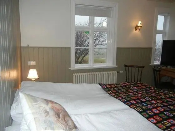 Tek Büyük veya İki Ayrı Yataklı Oda, Ortak Banyo (2)