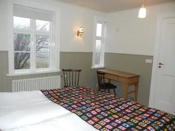 Tek Büyük veya İki Ayrı Yataklı Oda, Ortak Banyo (2)