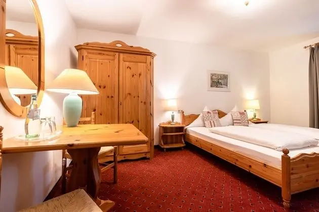 Classic Tek Büyük Yataklı Oda