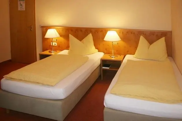 Basic Tek Büyük veya İki Ayrı Yataklı Oda