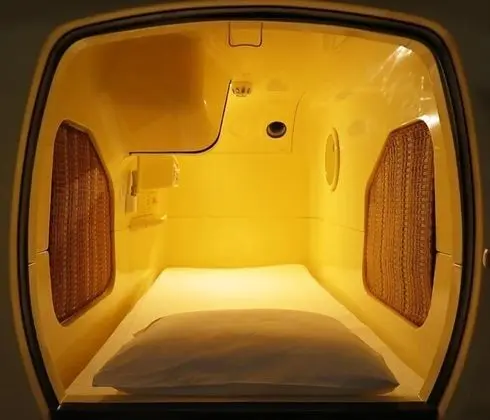 Oda, Sadece erkekler için (Capsule-Style)