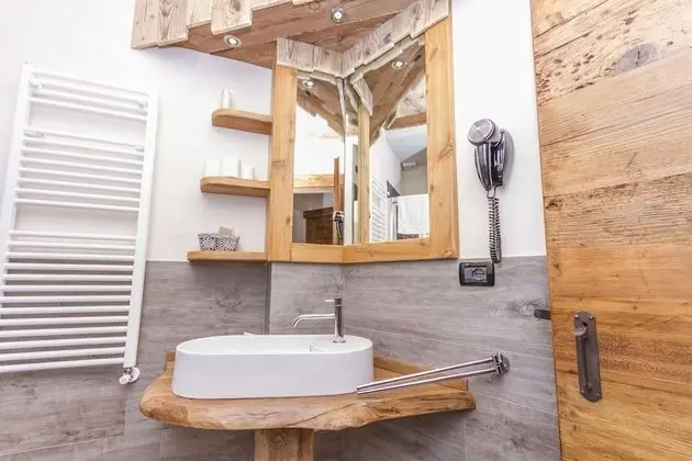 Superior Tek Büyük veya İki Ayrı Yataklı Oda, Zemin Kat