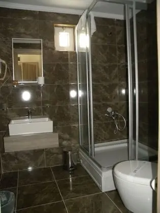 Üç Kişilik Oda