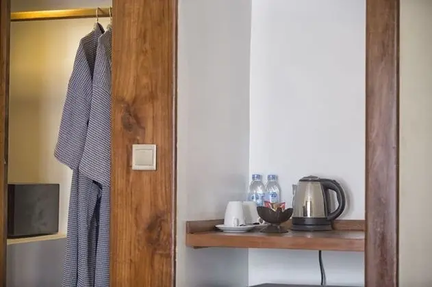 Deluxe Tek Büyük Yataklı Oda, Balkon, Havuz Manzaralı (Free 1 way Airport - Pick up)
