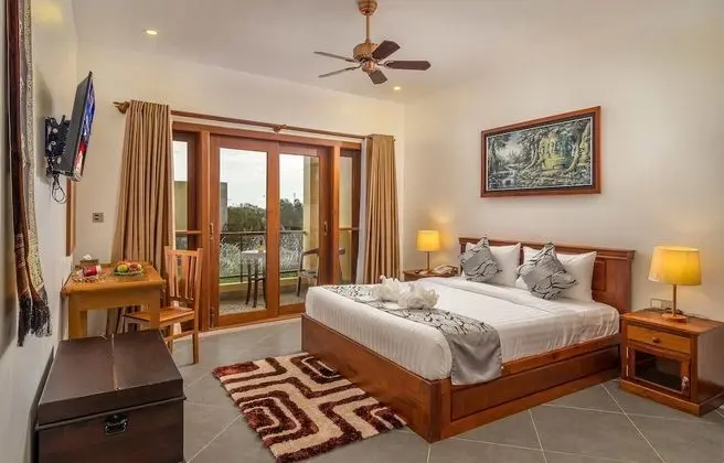 Deluxe Tek Büyük Yataklı Oda, Balkon, Havuz Manzaralı (Free 1 way Airport - Pick up)