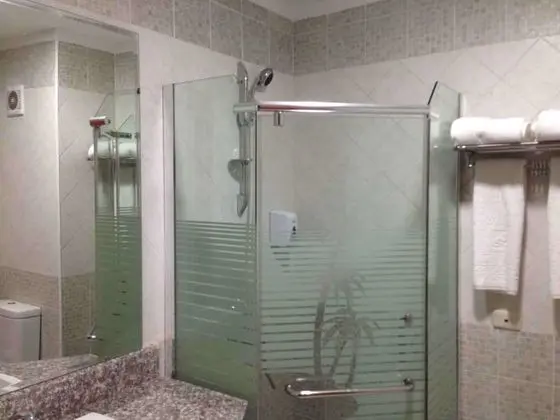 Üç Kişilik Oda, Havuz Manzaralı