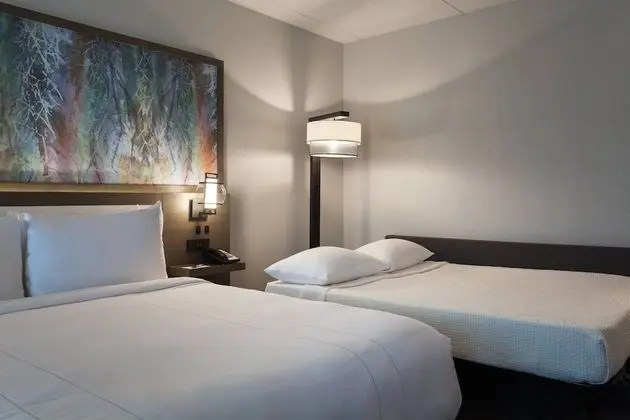 Oda, 2 Büyük (Queen) Boy Yatak