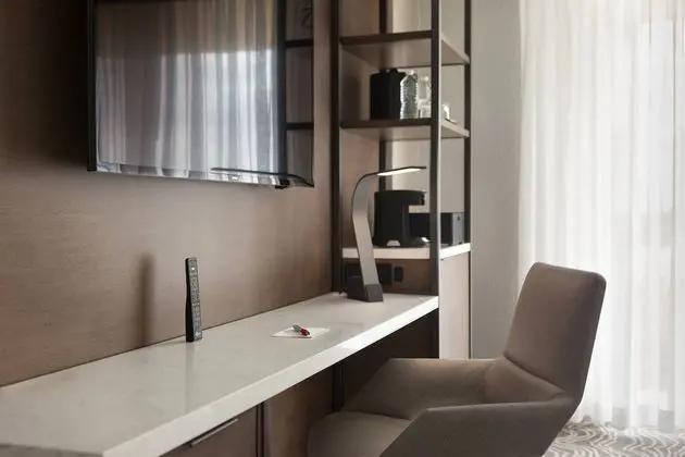 Oda, 2 Büyük (Queen) Boy Yatak