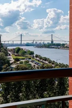 Oda, 2 Büyük (Queen) Boy Yatak