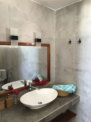 Superior Bungalov, 1 En Büyük (King) Boy Yatak, Engellilere Uygun, Kısmi Deniz Manzaralı